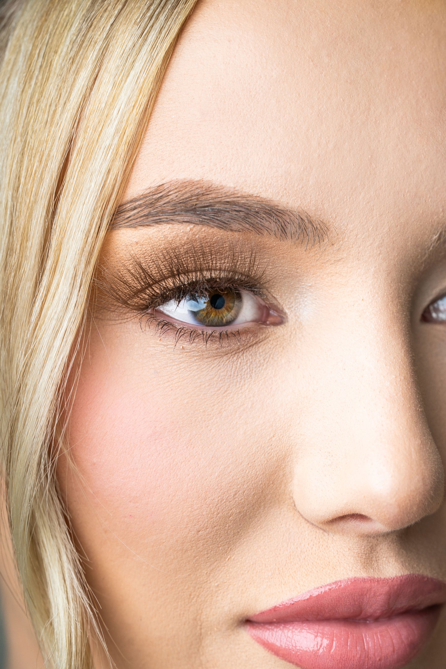 BAHIRA Color Craze “Cinnamon” Vegan Friendly Light Ash Nude Lash, Natural Enhancement with a Polished Look, Lightweight and Comfortable, Designed for an All-Day Reusable Wear