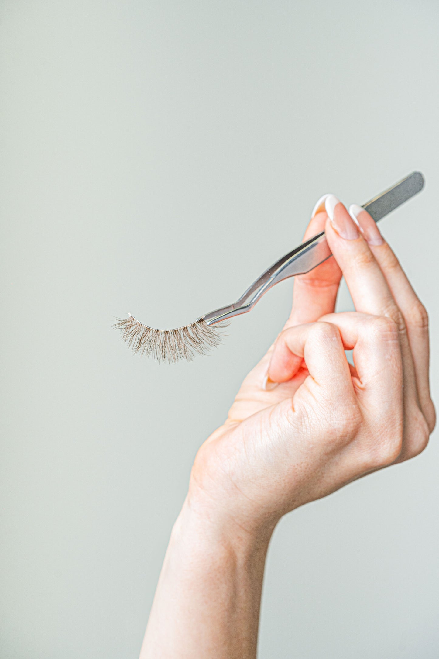 BAHIRA Color Craze “Cinnamon” Vegan Friendly Light Ash Nude Lash, Natural Enhancement with a Polished Look, Lightweight and Comfortable, Designed for an All-Day Reusable Wear