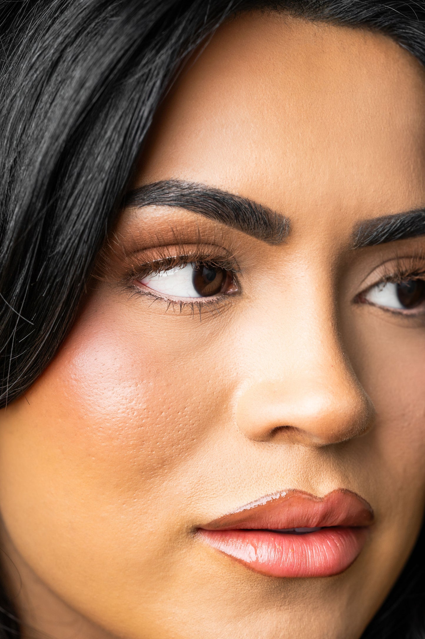BAHIRA Color Craze “Cinnamon” Vegan Friendly Light Ash Nude Lash, Natural Enhancement with a Polished Look, Lightweight and Comfortable, Designed for an All-Day Reusable Wear