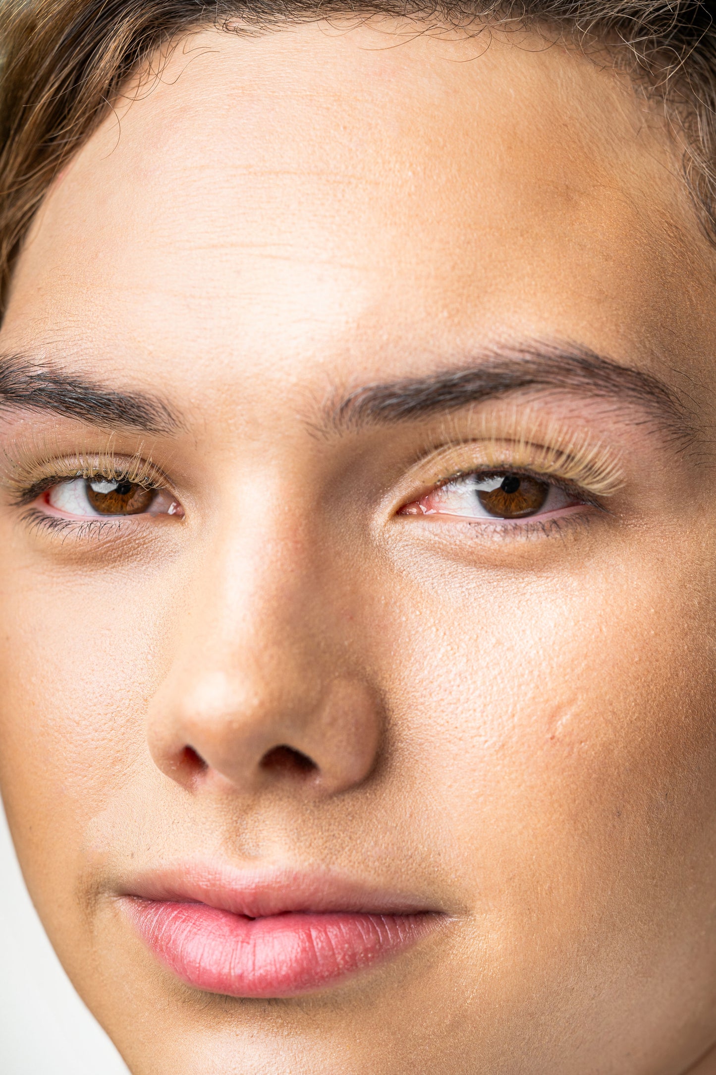 BAHIRA Color Craze “Cinnamon” Vegan Friendly Light Ash Nude Lash, Natural Enhancement with a Polished Look, Lightweight and Comfortable, Designed for an All-Day Reusable Wear